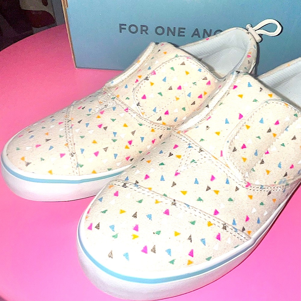 New in Box, Toms size 6 (running very big-fits 7 too) Ladies - multicolored - Picture 2 of 10